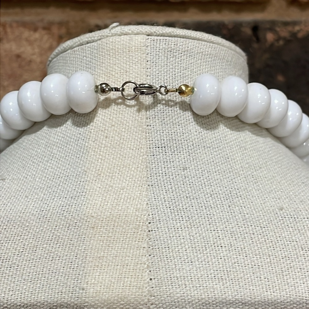 Vintage Navy Blue and White beaded necklace - Picture 5 of 5